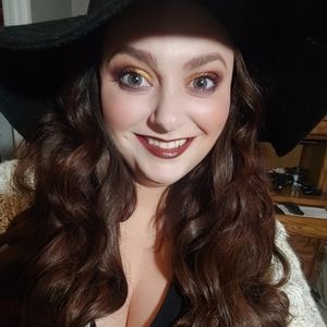 Meet your Posher, Liz